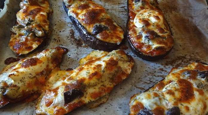 pizza d'aubergine bien dorée