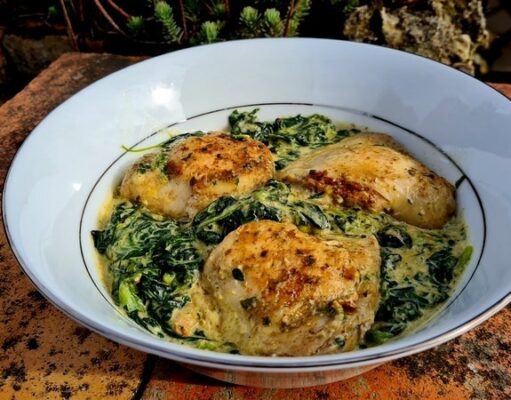 Poulet aux épinards et lait de coco (Micronésie)